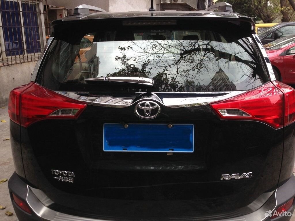 Молдинг на багажник Toyota Rav4 (2013-2015)