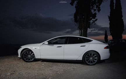 Tesla Model S AT, 2014, хетчбэк