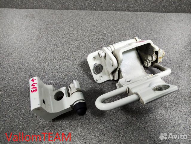 Лот T413 Петли дверные задние левый VW Touareg