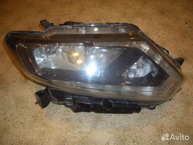 Фара правая Ниссан Х-Трейл Т32 с14-17г