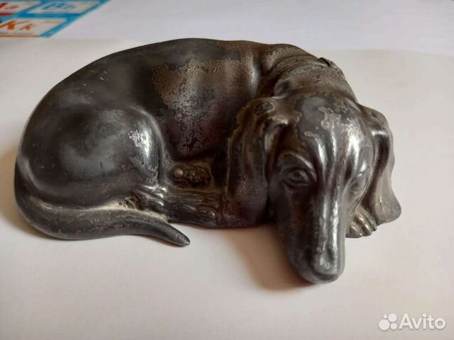 Cтатуэтка,Лежащая такса