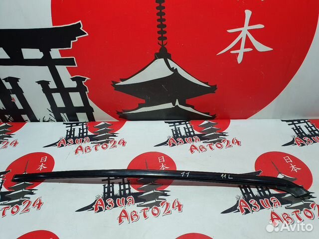 Молдинг лобового стекла Toyota Ipsum ACM21W 2AZ-FE