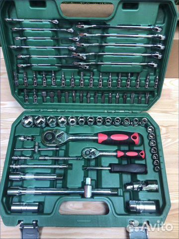 Набор инструментов для авто в чемодане