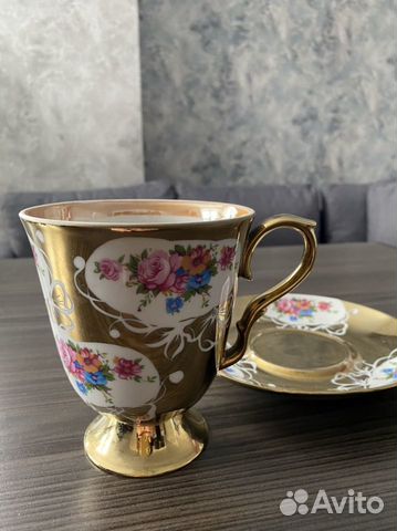 Бокал с блюдцем