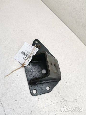 Опора двигателя правая Mitsubishi Delica PF8W