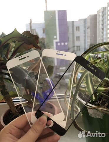 Защитное стекло на iPhone