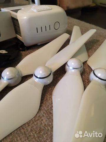 Dji Phantom 4 квадрокоптер дрон