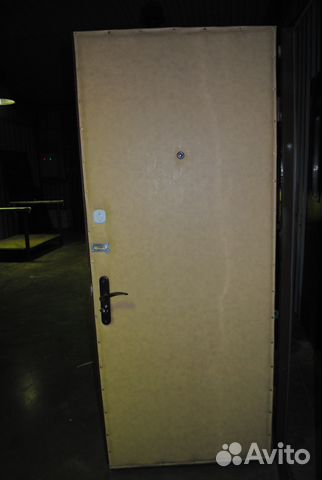 Заводская стальная дверь с порошковым покрытием