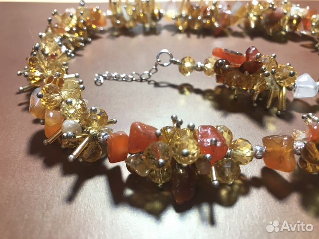 Красивое колье с натуральными камнями