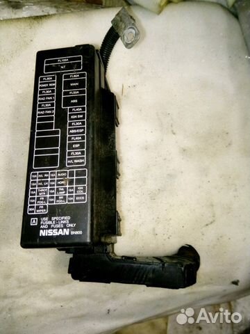 Блок предохранителей на акб от Ниссан Альмера Н16