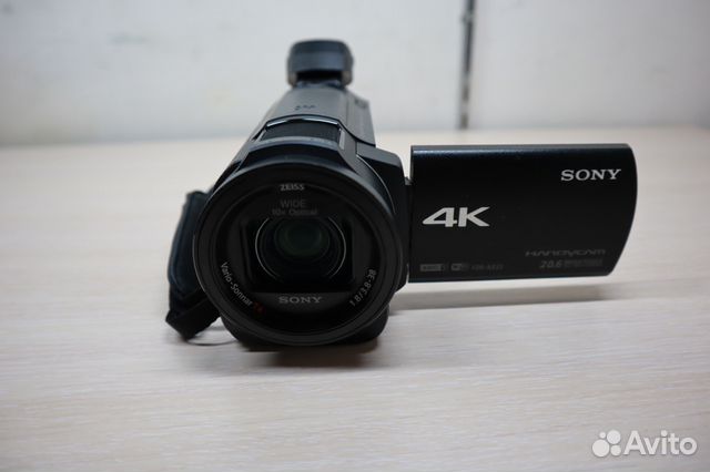 Видеокамера 4К Sony FDR-AX33