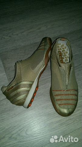 Кроссовки женские Кроссовки женские