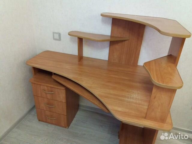 Компьютерный стол угловой с тумбочкой Компьютерный стол угловой с тумбочкой