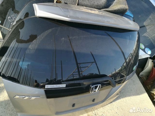 Заднее стекло в крышку багажника на Honda Fit GE Заднее стекло в крышку багажника на Honda Fit GE