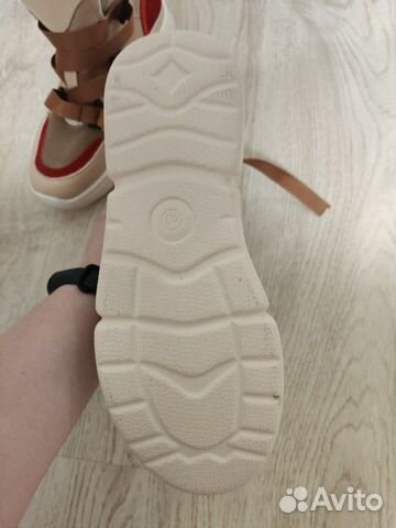 Новые высокие кроссовки