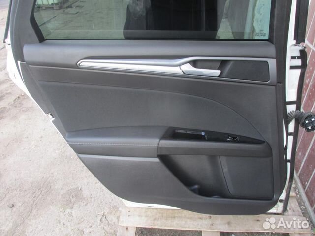 Обшивка двери задней левой Ford Mondeo V 2015) Обшивка двери задней левой Ford Mondeo V 2015)