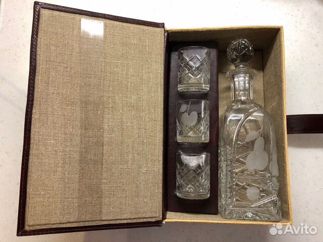 Графин и три рюмки в подарочной коробке