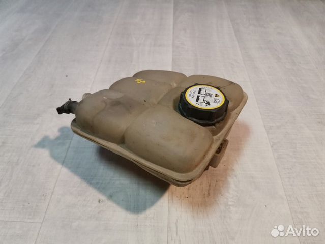 Бачок расширительный Ford Focus 3 CB8 2011 Бачок расширительный Ford Focus 3 CB8 2011