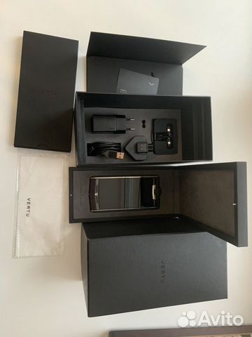 Телефон Vertu Signature Varanus Grape Lizard Телефон Vertu Signature Varanus Grape Lizard
