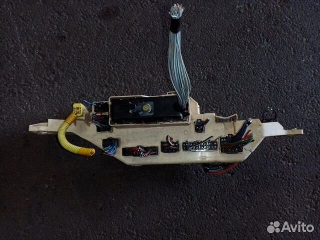 Блок предохранителей Toyota Land Cruiser 100 4.7