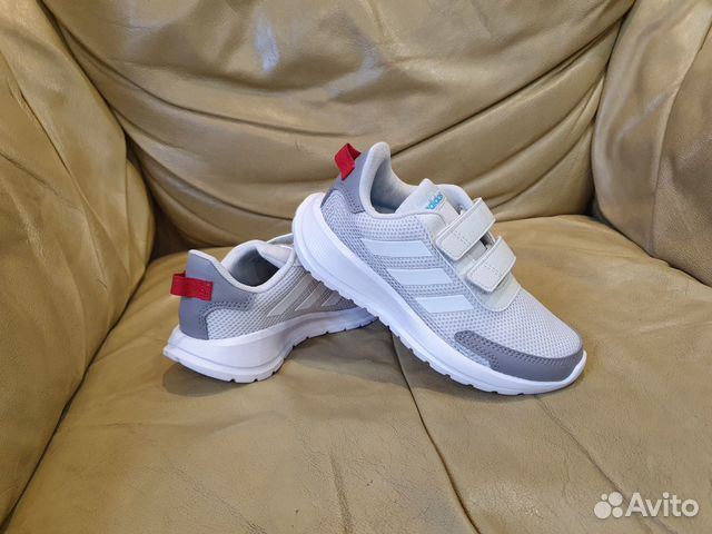 Кроссовки Adidas новые детские 31 и 33 р Кроссовки Adidas новые детские 31 и 33 р