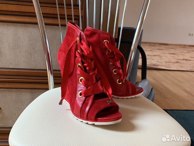 Туфли на танкетке