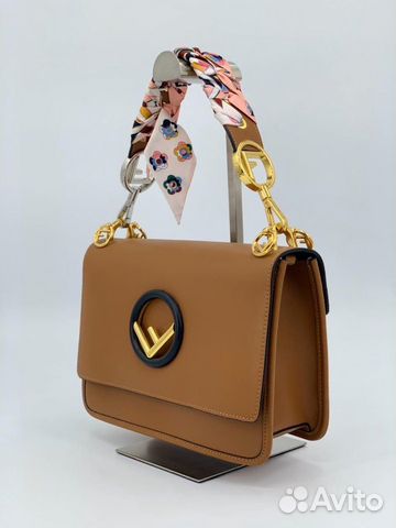 Новая женская сумка на плечо коричневая кожа Fendi Новая женская сумка на плечо коричневая кожа Fendi