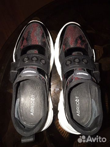 Продам кроссовки Abricot