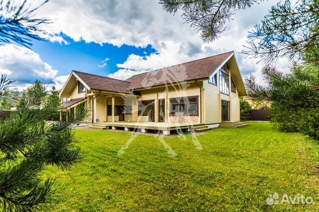 Дом 560 м² на участке 17 сот.