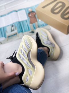 Кроссовки Adidas Yeezy Boost 700