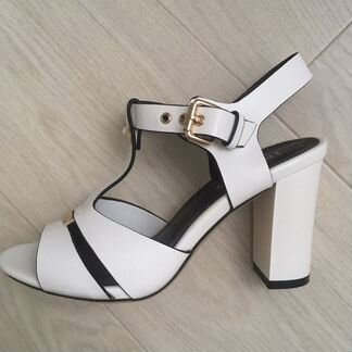 Босоножки inario 35 р