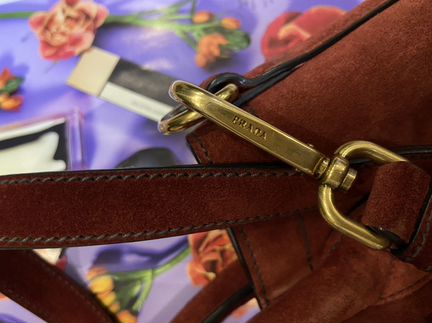 Замшевая красная сумка Prada (оригинал)