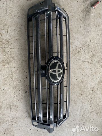Решётка радиатора Toyota L.C 200 4.5d 2015+