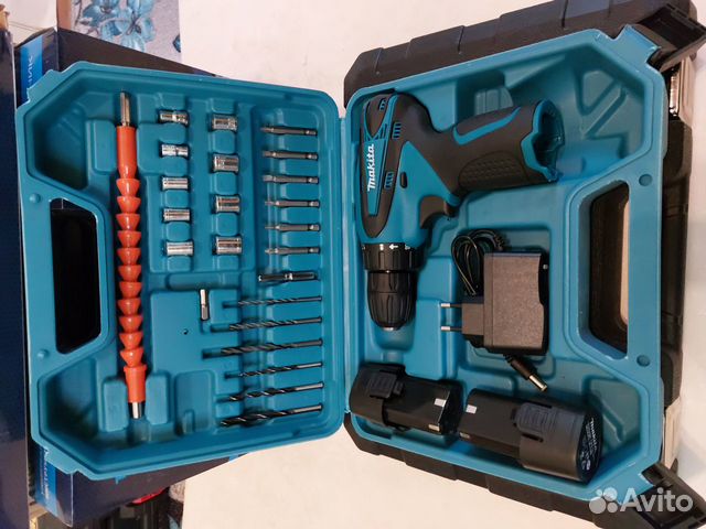 Шуруповерт Makita 12В с набором