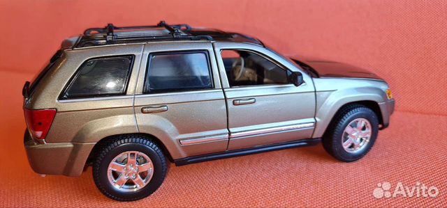 Модель 1:18 Jeep Grand Cherokee