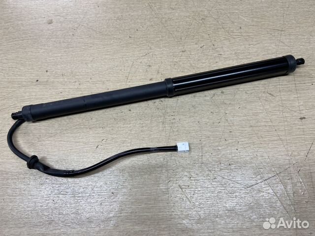 Амортизатор крышки багажника левый Toyota Rav4 50