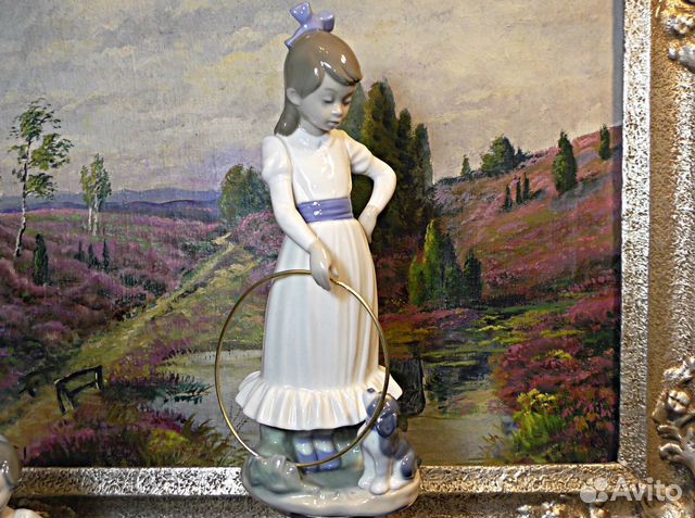 Nao By Lladro.Статуэтка.Девочка с обручем.Фарфор