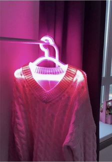 Неоновый светильник, вешалка интерьерная