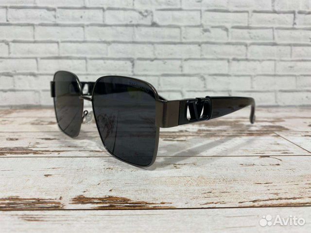 Солнцезащитные очки женские Valentino