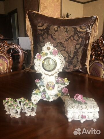 Старинные фарфоровые часы