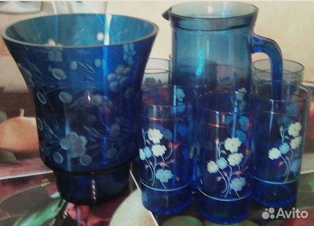 Синяя хрустальная ваза, набор стаканов с кувшином