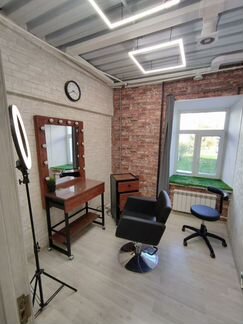 Аренда парикмахерского кресла / визажной стойки