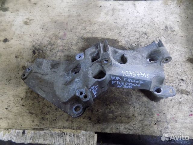 Кронштейн генератора Fluence 2010