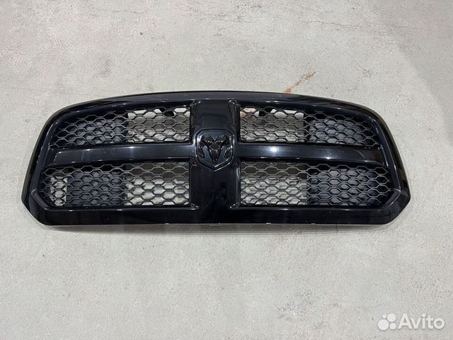 Решетка радиатора Dodge RAM 13-18