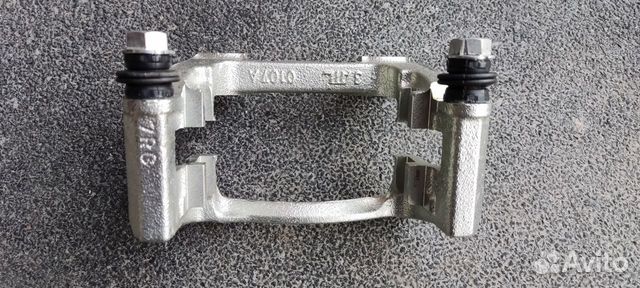 Скоба суппорта задняя левая Tiguan I рестайлинг