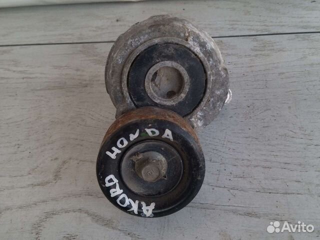 Honda Accord натежитель ремня