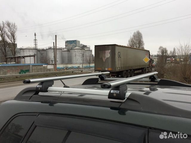 Багажник с замком на рейлинги с просветом Хендай