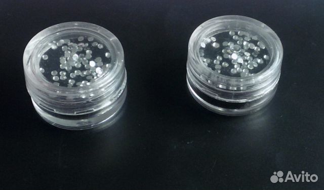 Новые стразы для маникюра 2 баночки