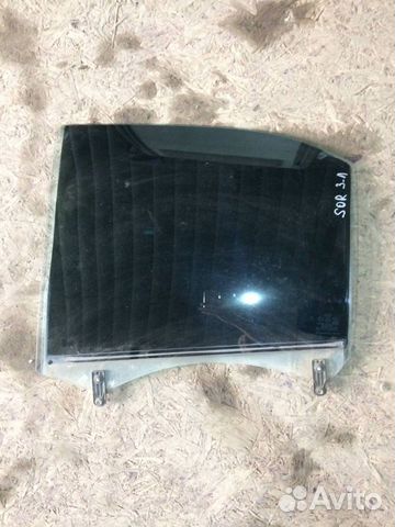 Стекло задней левой двери Kia Sorento 1