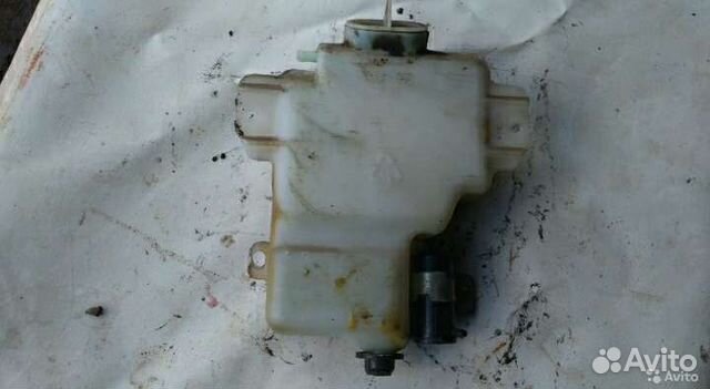 Бачок стеклоомывателя с моторчиком Мицуб Паджеро 2